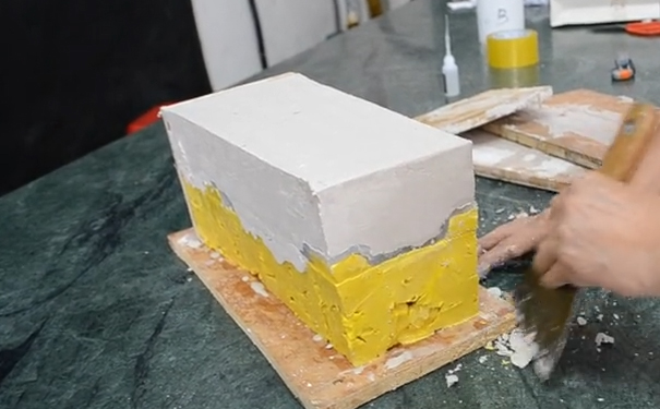 模具硅橡膠成型后怎樣制作外模？